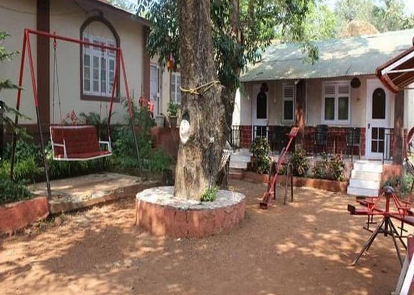 Maharashtra Matheran kids play
